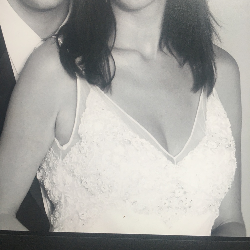 AMSALE
Stunning wedding dress. Only worn once ;-). - Picture 2 of 3
